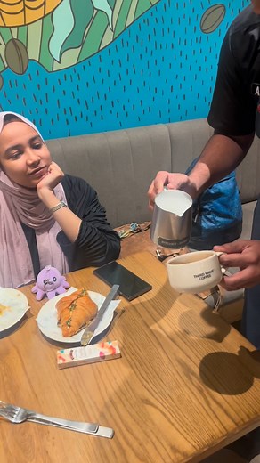 How to make a tulip easy way #passion #coffeeholic #latteartgram #latte #cafe #art #trend passionate coffee wla | Shaikh Haow