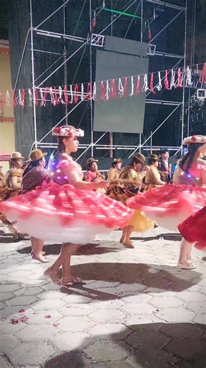 Por internet 😅🤭 #sicasica #bailando #moseñada #enmipueblo #lapaz_bolivia🇧🇴