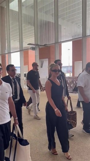 Florence Pugh Venice arrival: photos, outfit, Venice Film Festival look