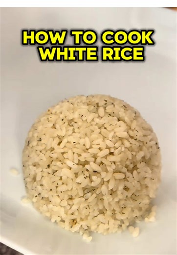 This is Puerto Rican white rice 🇵🇷🍚 Simple, fluffy, and the base of so many Puerto Rican meals. You don’t need to speak Spanish to cook Puerto Rican food. I’ll show you step by step 👩‍🍳✨ Save this recipe and follow for more Puerto Rican & Latin home cooking 🌎. #PuertoRicanFood #WhiteRice #RiceRecipe #LatinFood #ArrozBlanco