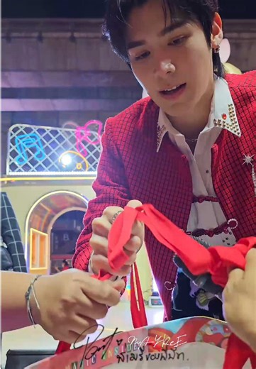 วิดีโอของ mayree_88 (@mayree_88) พร้อมเพลง เพลงรัก - ทรี แมน ดาวน์