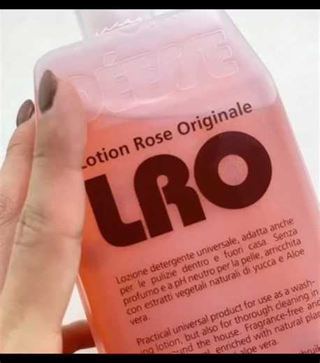 🔥 Trois best-sellers 🔥 Trois raisons de ne plus jamais faire de compromis. 🌹 LRO Lotion Lavante Rose – Douce comme une promesse, forte comme ta journée. Nettoie, nourrit, et sent le « j’ai ma vie durablement sous contrôle ». 🍑 Huile d’Abricot – L’or du soin. L’or de Déesse. 100 % vegan, 0 % blabla. Pour une peau qui ne se contente pas d’être belle, mais vraiment nourrie. 💄 Le stick à l’abricot – le sauveur des zones sèches. Petit, audacieux, toujours à portée de main. Parce que ta peau méri