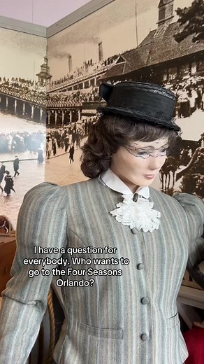 They’re not going to the Four Seasons Orlando, they’re going ‘Doon The Watter’ to Dunoon! ⛴️ Dunoon was a favourite of many Scottish holidaymakers, helped by the arrival of a rail link, steamer ships, and their newfound time off work. Castle House Museum is open 10-4 Tues-Sat, why not pay us a visit and find out more? #dunoon #argyll #hiddengemsindunoon #whattodoindunoon #scotland #fourseasonsbaby #fourseasons