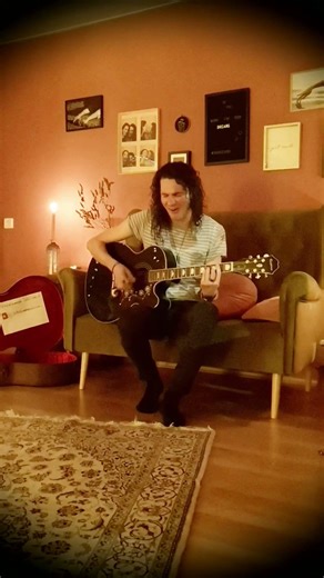 Ain't I fallen in love..? (The Last Shadow Puppets «Sweet Dreams, TN») #bedroom #acoustic #cover