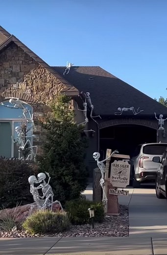 Jennifer Darling (@wakeupdarling_)’s videos with Da Ya Think I'm Sexy? - Rod Stewart