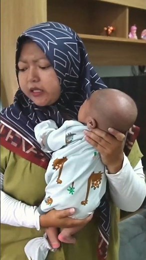 MOTHER PANICED BY BABY AKSA'S FUSS AND HIS BODY HAS A FEVER 😱