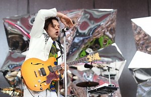 Pearl Jam e Win Butler degli Arcade Fire, duetto su Rockin' In A Free World in Australia: video e testo - Soundsblog