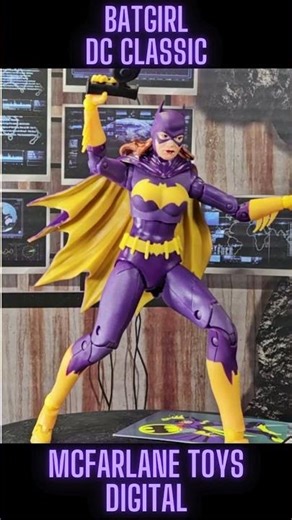 Batgirl Walmart exclusive DC Classic McFarlane Toys DC Multiverse Boxed vs Unboxed Turntable Display