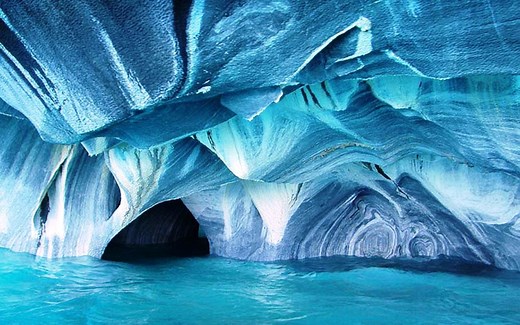 世界最美的大理石洞穴：6200年的冰川洗涤，蓝得令人着迷！