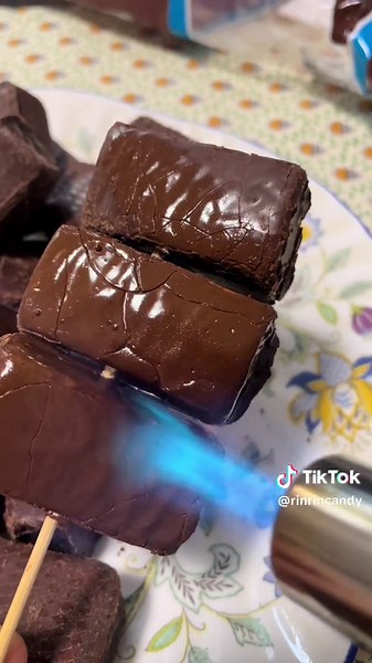 SNSでバズりまくってる日本未発売のハリボーマシュマロチョコ‼️ 原宿R 27で購入👍 #japanesefood #asmr #haribochamallows#ハリボー