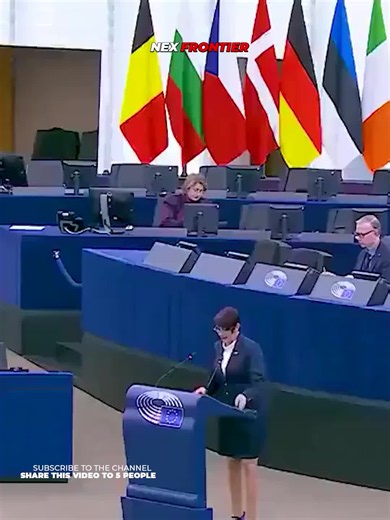 🚨🇪🇺 MEP Christine Anderson exposes the EU’s latest Trojan horse. First they push social media bans… then demand mandatory Digital ID to “solve” the problem. 👉 “They want to scan private messages. That requires Digital ID.”