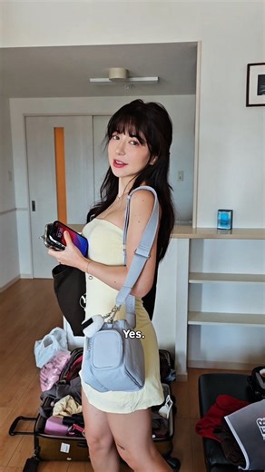 Luna Lovekiss on Instagram: "If you think that's crazy, you should see the camera gear @krisbaumer.xtour"