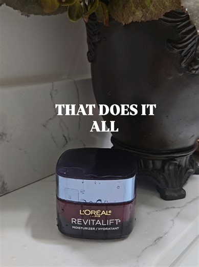 My Reset & Renew 10 - Minute Night Routine. As a busy Mom and 1 year postpartum, I need to remove the day's stress and prep my skin for repair, while taking a few crucial moments for self- care. It combines efficiency with effective nourishing steps that work while you sleep. After some time with reqular use of @lorealparis L'Oreal Paris Revitalift Triple Power Anti-Aging Face Moisturizer I've noticed my fine lines are smoother. My skin looks more firm and brighter, it does have a light and clea