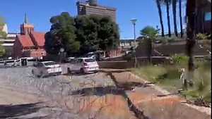 Situation right now at the Mangaung Metro Municipality ahead of the special council sitting to elect the new executive mayor. 🎥Aphumelele Mdlalane | SABC News Free State