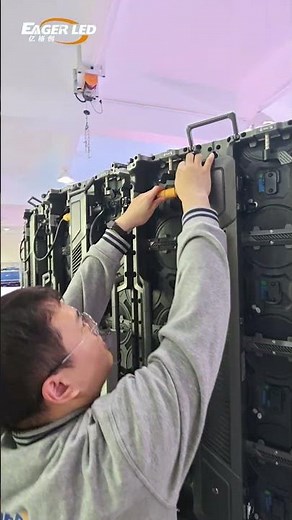 Install a 1-meter-high rental LED display screen.#rentalleddisplay #leddisplay #ledscreen