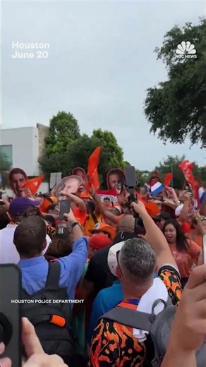 Dutch fans rally in Houston ahead of World Cup match against Sweden