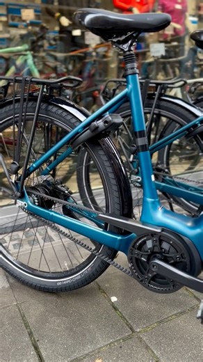 @plumoostende on Instagram: "Bedankt WGC Het Voorland Oostende om opnieuw vertrouwen te hebben in onze zaak! Zij kozen voor de Trek District+ 3 Belt Drive met 800Wh batterij : de ideale e-bike voor comfortabel, stil en onderhoudsarm dagelijks gebruik. 🔹 Bosch Active Line motor 🔹 800Wh batterij – extra groot bereik 🔹 Riem aandrijving (Belt Drive) – stil, proper & onderhoudsarm 🔹 Naafversnelling (Shimano Nexus) 🔹 Ideaal voor woon-werkverkeer en dagelijkse verplaatsingen"