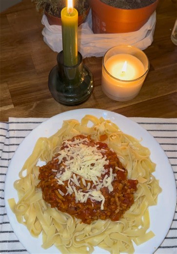 Pasta maison à la sauce riche et savoureuse – recette facile