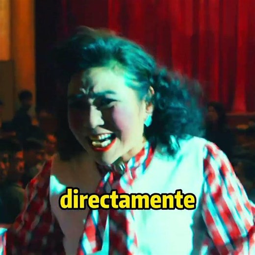 Los aplausos aún no cesaban, y el monstruo ya rasgaba el telón.#fantasía #película