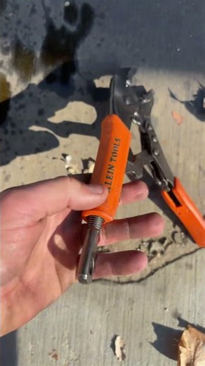 Little #brake # repair this morning 2004 ford escape.