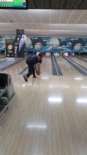Mastering Two-Handed Bowling Techniques