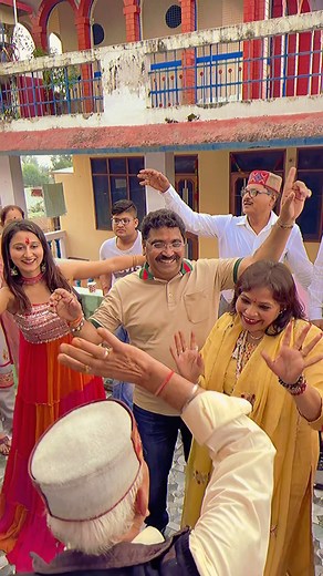 Pahadi Dance 😍❤️ #Himachali @sandeepikaa @arjun.singh.rawat @theonly_karan @yasharjun_rawat @_kitz13_ | Bhammu Ki Duniya