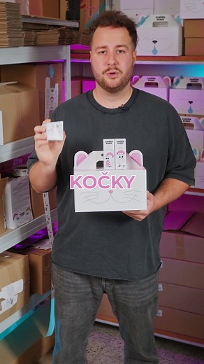 🎁🎄 BESTSELLER: Dárkový box pro kočky 😼 Hledáš způsob, jak letos obdarovat svého kočičího miláčka?😼 FULL CARE BOX je dokonalý dárek nejen pro něj, ale tak trochu i pro tebe. Víš co se říká: SPOKOJENÁ KOČKA = SPOKOJENÝ PÁN 🤭 Shroombox je full care sada veterinární kosmetiky vyvinutá speciálně pro citlivou péči o kočky. 😻Obsahuje tři šetrné, přírodní a účinné přípravky, které společně pokrývají každodenní potřeby: ❤ Kapky do uší CATS - šetrně čistí zvukovod, rozpouštějí maz a chrání před mikr