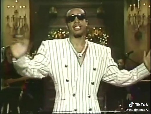 MC Hammer Hosts Saturday Night Live | 90s Music and Entertainment