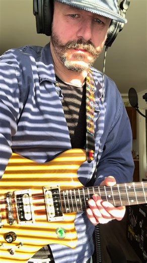 Guitar Riff Wars: Show Off Your Skills!