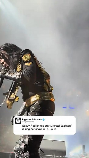 During her 'Sexyy Red & Friends' show in St. Louis on November 22, Sexyy Red brought out Michael Jackson tribute artist Rico Hampton for a special performance of "Billie Jean." At the same show, she also brought out GloRilla, Shamar, Loe Shimmy, Pluto, and more guests for the lively crowd.⁠ ⁠ __⁠ 📹 via iwantjuan/TikTok, princesskayyy1/TikTok, & liveeaihhreese/TikTok | Pigeons and Planes