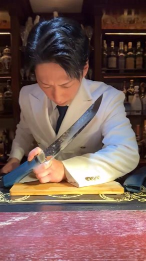 Tokyo's Samurai Bartender Cuts Ice with a Sword | Bar Centifolia CocktailExperience 🍸🇯🇵