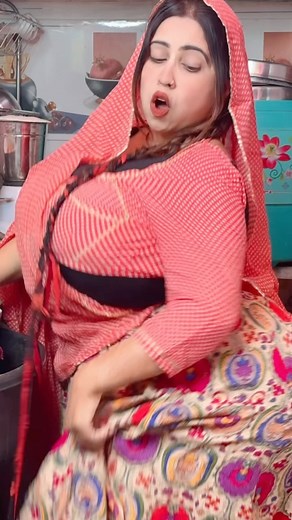 Sweety ( Fame name -JHAMRI) on Instagram: "BEWAFA MEHNDI ❤️‍🔥 #bewafamehndi #viralreels #trending #folksongs #sadsongs #trendingreels #trendingsongs @narenderbhagana @binderdanodaofficial @babli_jhuriya27"