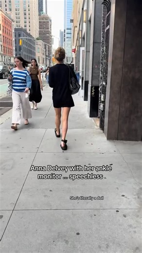 New Yorkers on Instagram: "Anna Delvey—the fake heiress who scammed NYC’s elite and inspired Inventing Anna—is back in the city, living under house arrest. She’s allowed to move within a 70-mile radius and recently got her phone and social media privileges restored. She even reposted this video on TikTok. 🎥 @abby.silver"