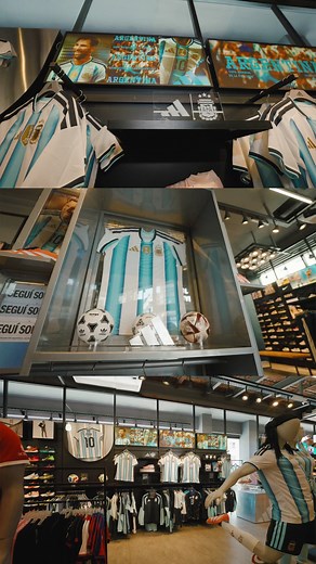 ¡Viví el lanzamiento de la nueva Camiseta Titular Argentina! 🇦🇷✨ Hasta el jueves 20 de noviembre (de 10 a 18 hs.), te esperamos en Florida peatonal para recorrer los puestos de diarios intervenidos por @adidasar . 🎯 Probá los juegos 🎁 Ganá premios 💙 Conectá con la historia de la Selección Y atención 👉 Las primeras 25 compras del día se llevan la estampa de su jugador favorito… GRATIS. ¡Te esperamos para vivirlo juntos en Dexter Florida! 💥🇦🇷 | Dexter Argentina