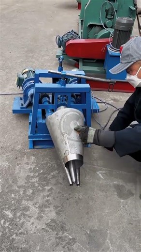 Electric three-cone rolling machine testing stainless steel plate rolling operation#youtubeshorts
