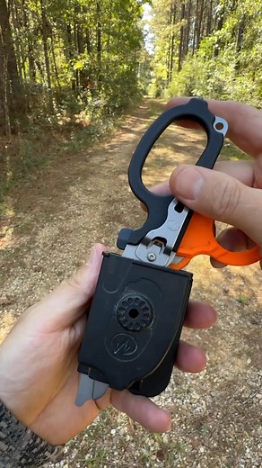 Leatherman, Raptor Rescue, 6-in-1 Heavy-Duty Emergency/Trauma Shears with Carbide Glass Breaker & Strap Cutter, Made in the USA Leatherman #leatherman #TraumaShears #RaptorRescue #leathermanraptorrescue | Outdoornia