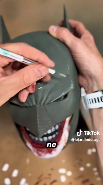 Il m’a dit que fusionner Batman et le Joker c’était un blasphème… 😳🦇 Vous validez le résultat final ? 🃏💀 #batman #joker #customisation #dccomics #pourtoi
