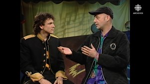 Claude Rajotte sera à la barre d’ICI Musique à l'animation de La chaîne musicale les 3, 10, 17 et 24 novembre. Le célèbre mélomane sort ces jours-ci son autobiographie « Les oreilles de Rajotte ». Le voici en 1993 alors qu'il donnait sa définition de la musique alternative à l’animateur Claude Legault. 📀💿 Source : Livraison spéciale, 5 mai 1993 | Les Archives de Radio-Canada