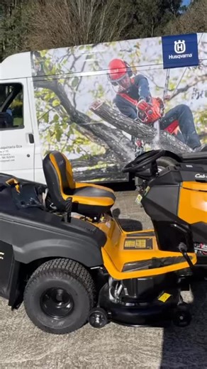 Hoxe o equipo de recambios Oza;queremos agradecer Jose Manuel entrega de esta fantástica Máquina Cub Cadet XT2OR106 by Kawasaki perfecta para grandes extensións.#recambiosoza #ozacesuras #husqvarna Feliz finde amig@s☀️👋🏻 | Recambios Oza