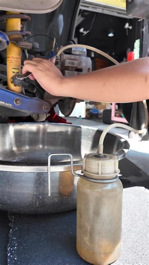 2.4K views · 40 reactions | Subaru Forester SJG 原廠後煞車分邦修理包更換 Wurth煞車油 脈衝式煞車油更換機施工 #阿男自動車 #高雄 #熱門 #subaru #forester #sjg | 阿男自動車 | Facebook