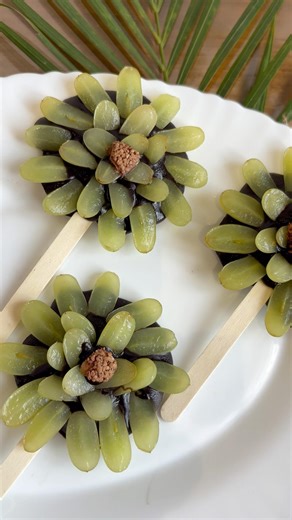 Choco-Grape Blossom Pops: A Floral Dessert Delight |viral Instant Chocolate Grape Lollipops #fyp