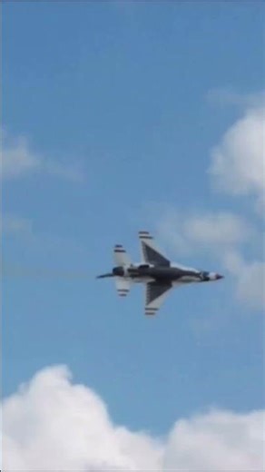 USAF Thunderbirds F-16 knife edge pass over Shaw Air Force Base