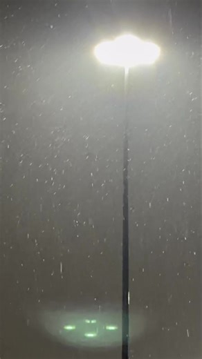 It’s SNOWING!!! 10:50 PM!!! VIDEO: East York PA. Let us know if you have snow!!! | SS Storm Chase And Forecast Team - Mid Atlantic LLC