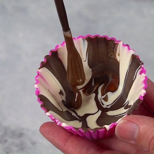 Who has made a chocolate cup before? Who wants to now? It's great activity for kiddos to do as Valentine's treats for family and friends! http://www.cupcakeproject.com/2013/04/how-to-make-a-chocolate-cup-its-shockingly-simple.html (I'll be producing two original videos each month on my featured channel on Darby Smart, the fabulous iPhone How To Video app. Be sure to follow me there! This is my first one!) | Cupcake Project