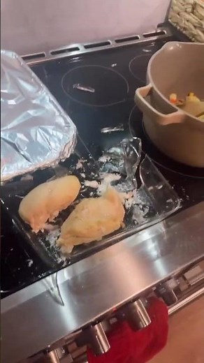 Cooking dishes. Pyrex.