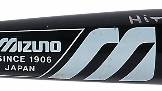 Lelands: Pete Rose's 4,192 hit bat goes for $257K