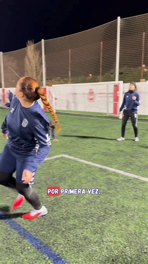 ⚽El CD Eldense cuenta desde esta temporada con un equipo femenino sénior. Las chicas, junto a sus entrenadores, trabajan cada semana para conseguir profesionalizar el equipo. | Valle de Elda