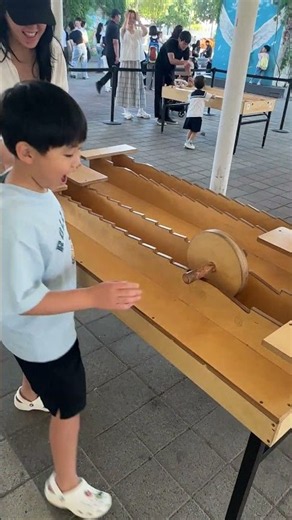 Feel the Wood, Feel the World 나무의 감촉에서 세계를 느껴요