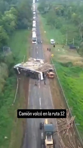 4.5K views · 293 reactions | Un camionero volcó en la ruta 12 con su...
