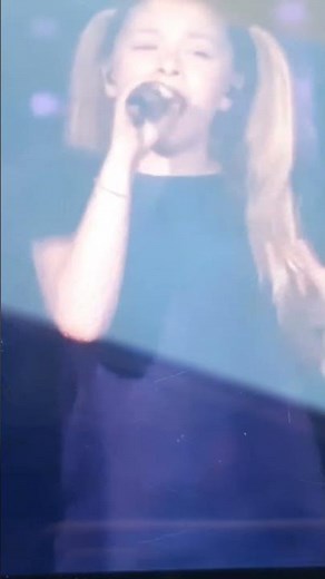 #kidsunited. #concert. Gloria des kids united Chante la vie en rose en concert a Rouen pour le live.